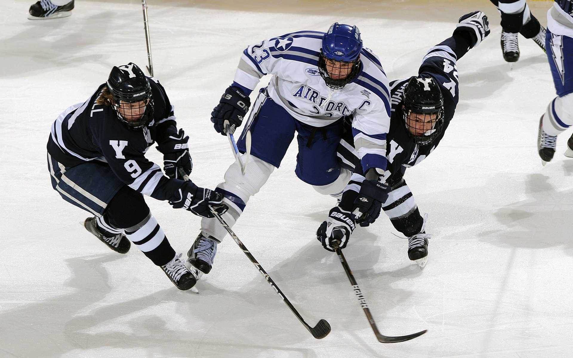 米切尔用实力证明自己，快船冲垮辽宁队，一场跨越篮球文化的实力对话